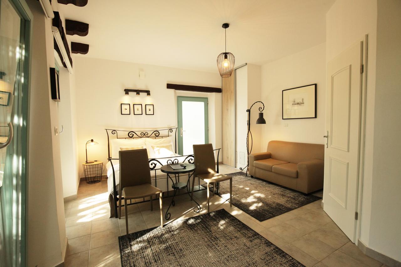 Boutique Hotel Dvor 도브로보 외부 사진